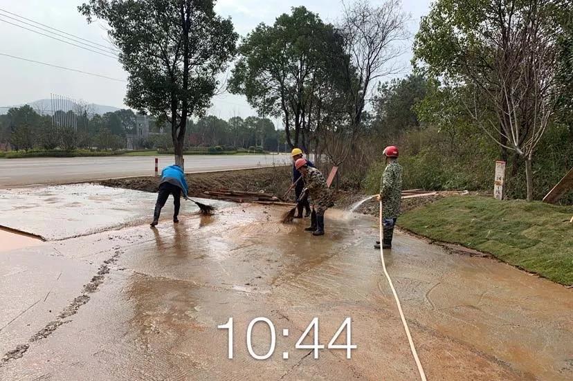 敬業(yè)福，送給新春堅守崗位的人文人！